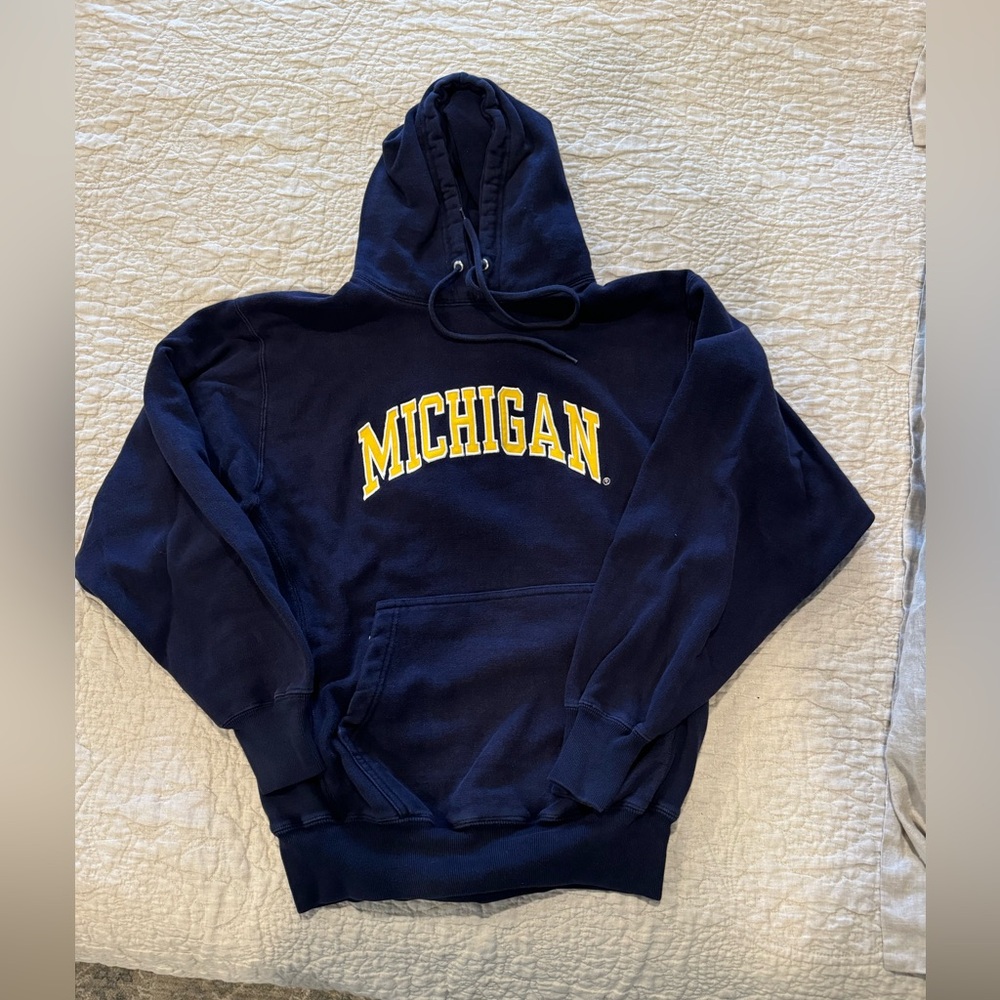 Heavy hooded sweatshirt. University of Michigan. Size S/M.
